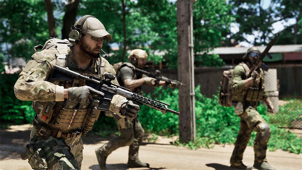 Gray Zone Warfare players running forward on a dirt path, with grass beside it and a house.