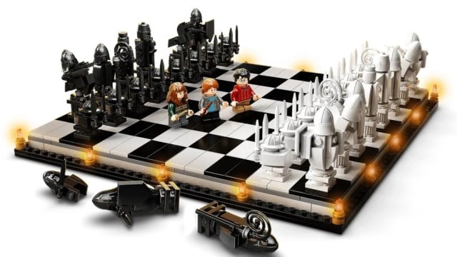 The Hogwarts Wizard's Chess LEGO Harry Potter set
