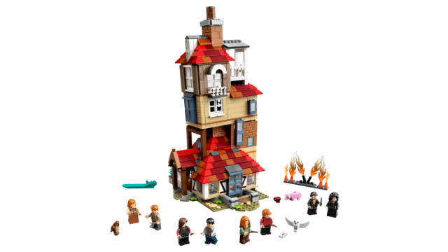 The Attack on the Burrow LEGO Harry Potter set