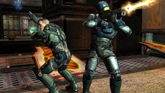 Quake 4: two marines stood back-to-back fire off-screen.