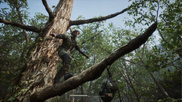 Naked Snake climbing up a tree in Metal Gear Solid Delta: Snake Eater.